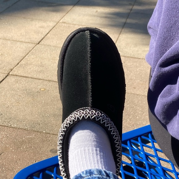 BLACK TAZZ UGGS - Picture 7 of 8